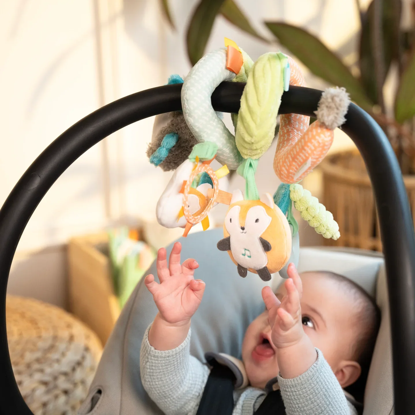 Ingenuity Nally & Friends Spiral Activity Toy Bar - Image 3