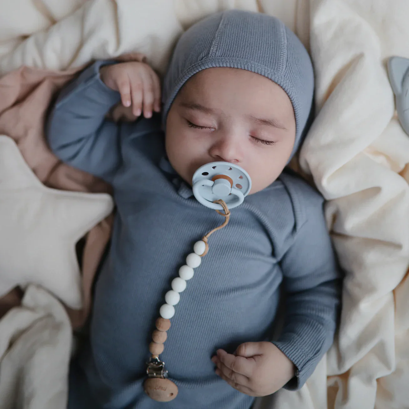 Mushie Ribbed Baby Bonnet - Image 11
