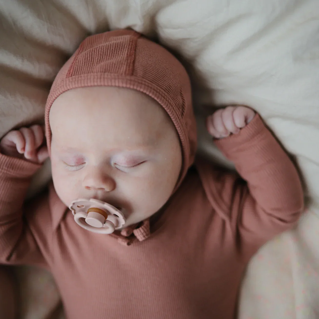 Mushie Ribbed Baby Bonnet - Image 8